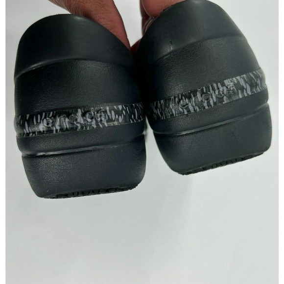 Crocs Neria Pro II Walking Nursing Slip Resistant Graphic Clog Black Gray Dots 4 - Picture 2 of 5